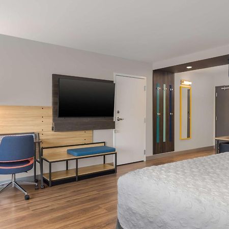 Hotel Tru By Hilton Oshkosh Extérieur photo