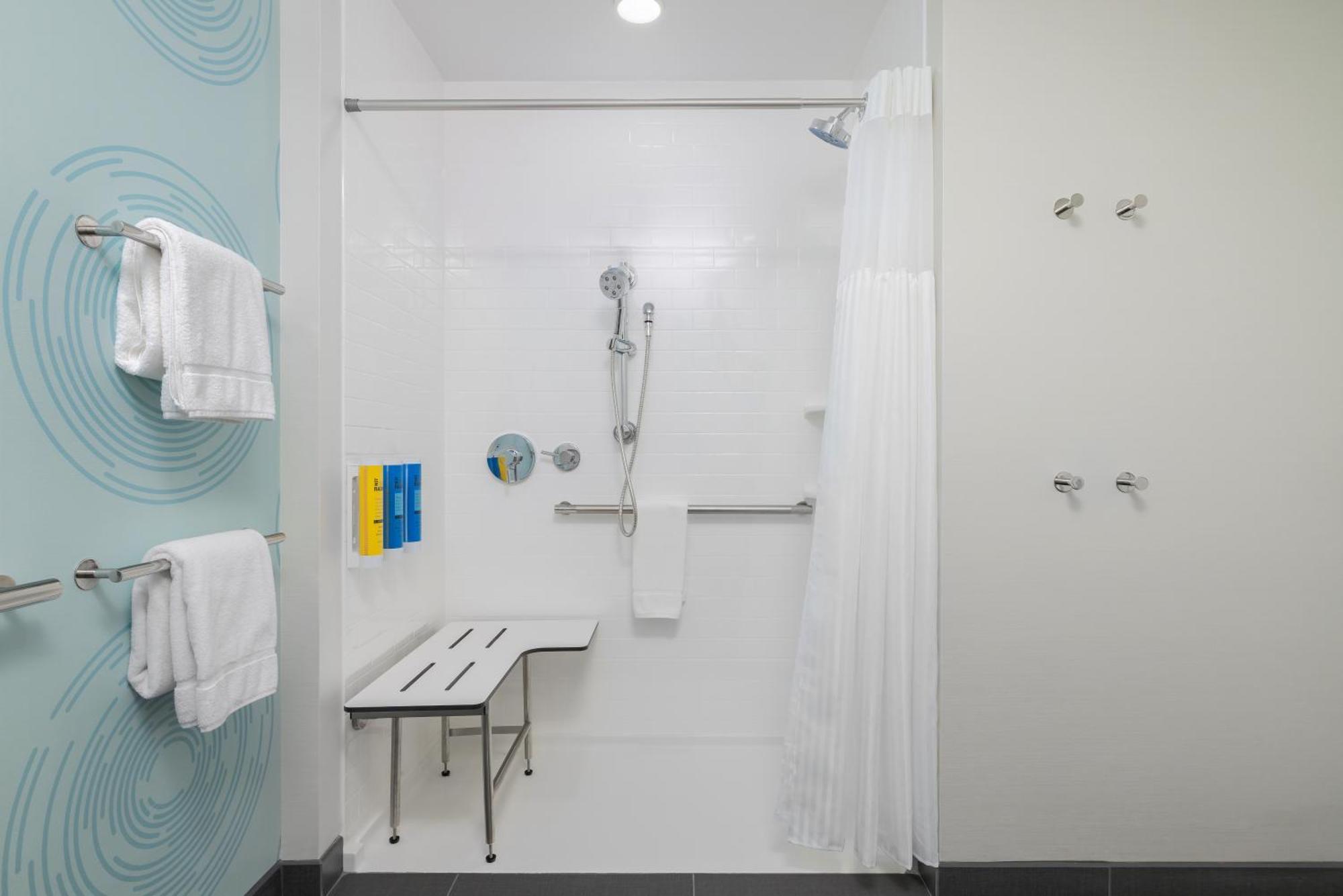 Hotel Tru By Hilton Oshkosh Extérieur photo