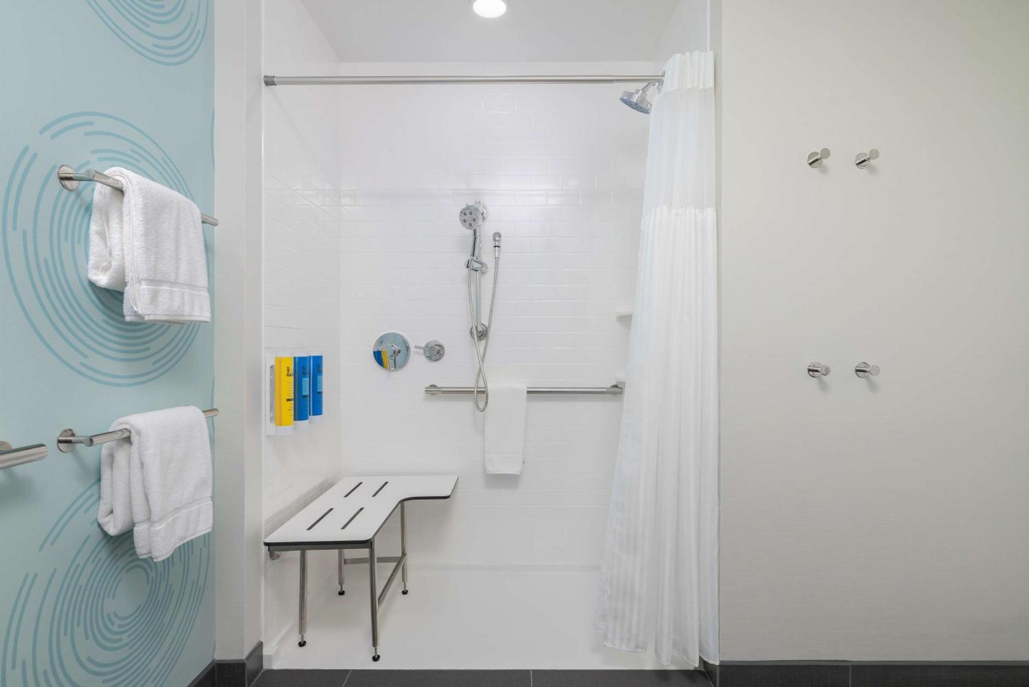 Hotel Tru By Hilton Oshkosh Extérieur photo